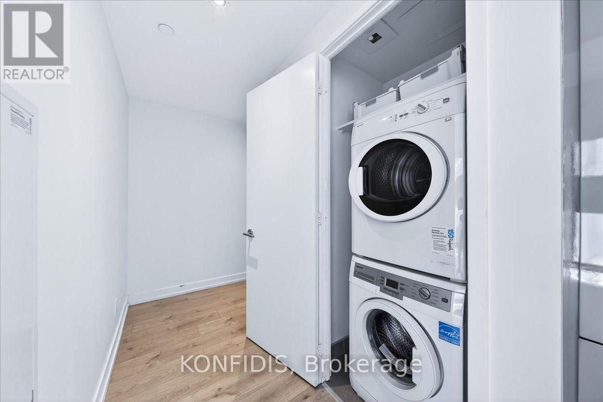 732 - 161 ROEHAMPTON AVENUE Image 6