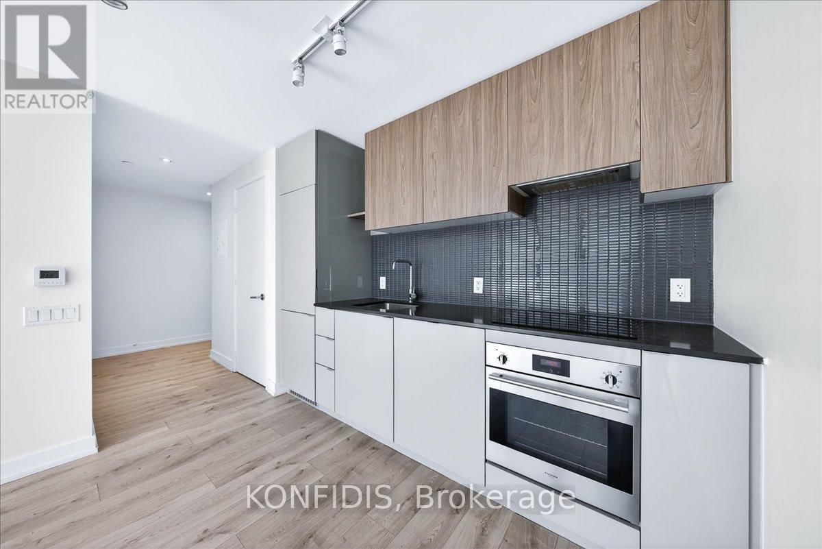 732 - 161 ROEHAMPTON AVENUE Image 7