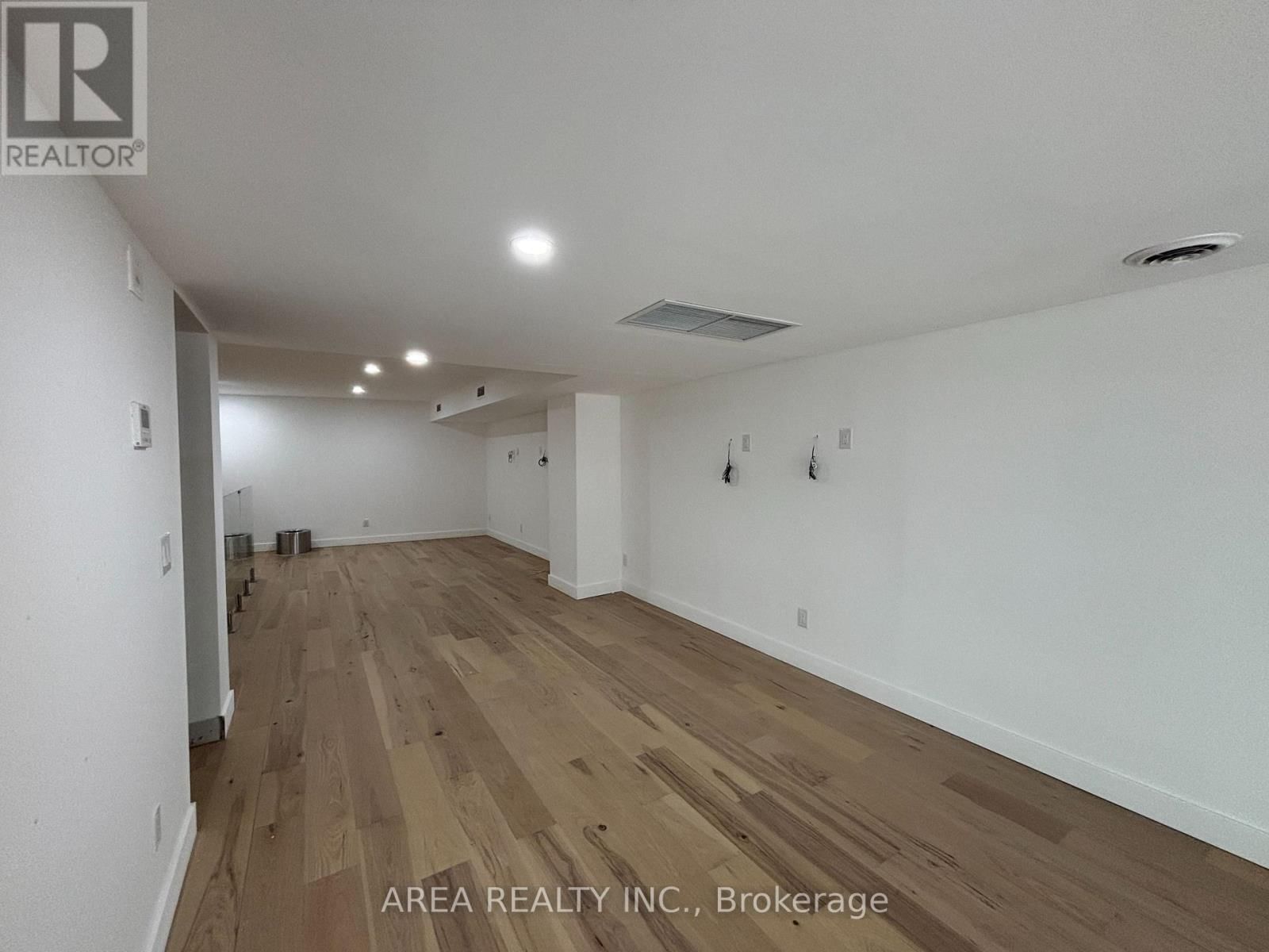 3429 YONGE STREET Image 8