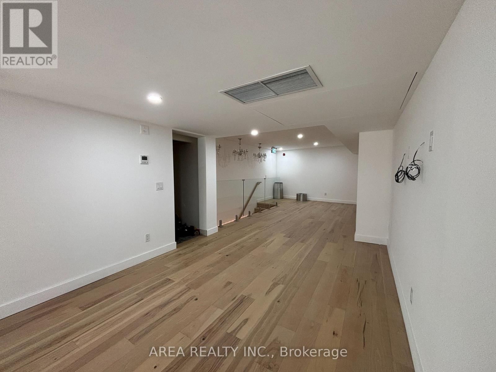 3429 YONGE STREET Image 9