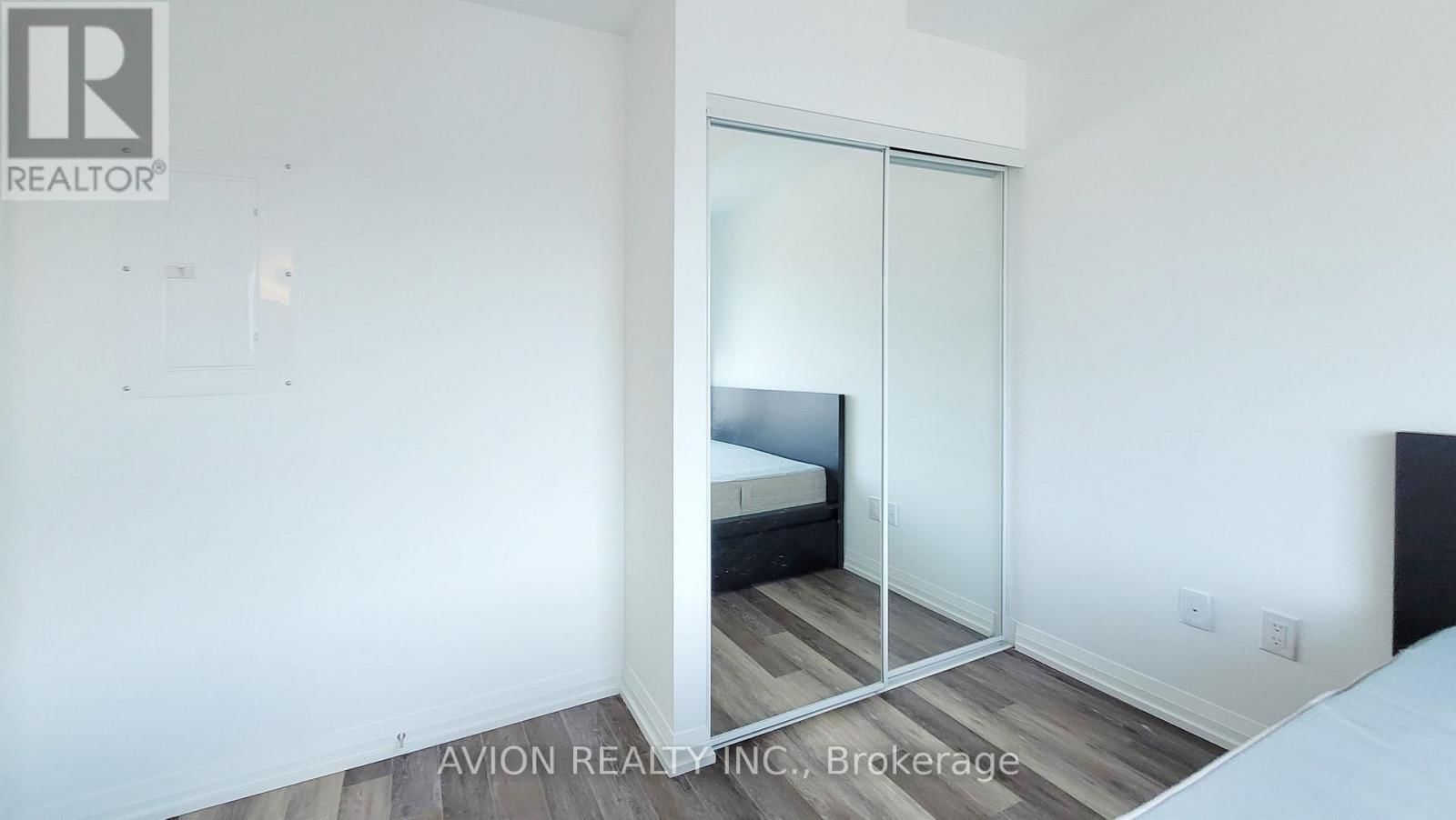 2508 - 75 CANTERBURY PLACE Image 11