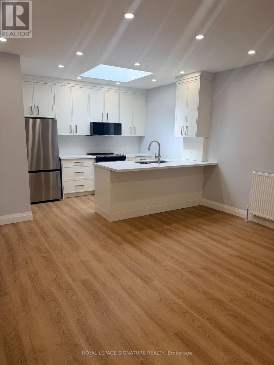 2 - 1727A BAYVIEW AVENUE Image 1