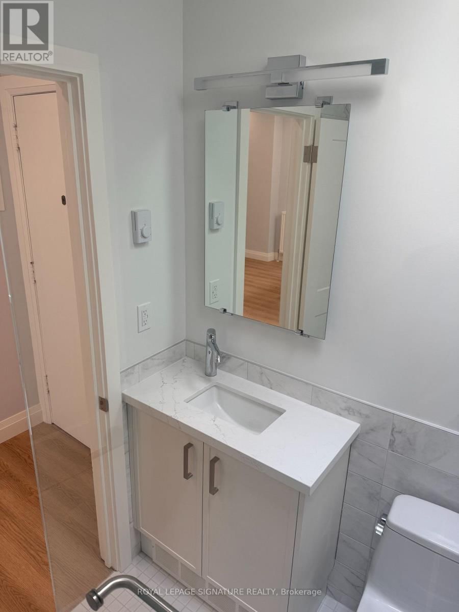 2 - 1727A BAYVIEW AVENUE Image 12