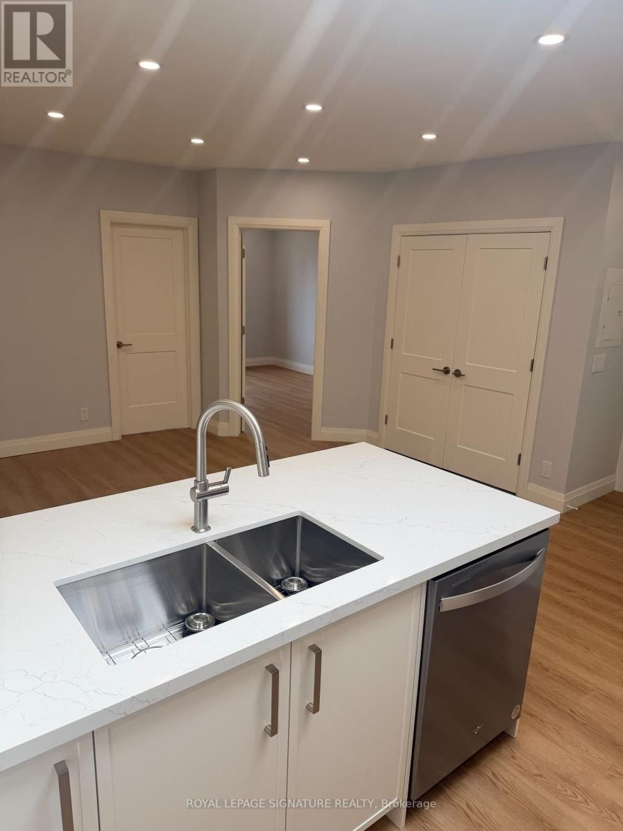 2 - 1727A BAYVIEW AVENUE Image 8