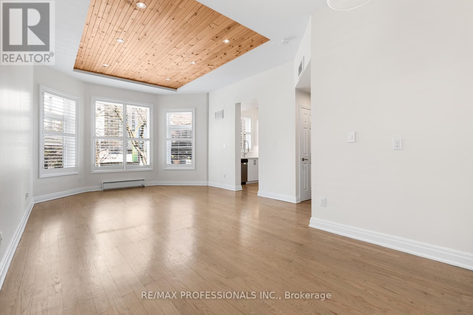 C - 253 WELLESLEY STREET EAST Image 14