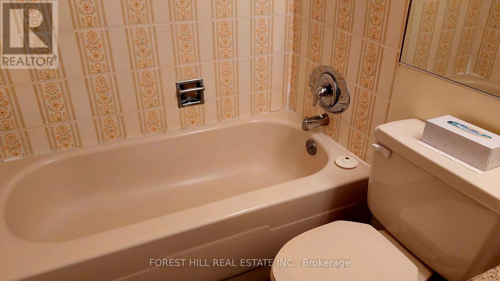 #1004 - 33 HARBOUR SQUARE Image 18