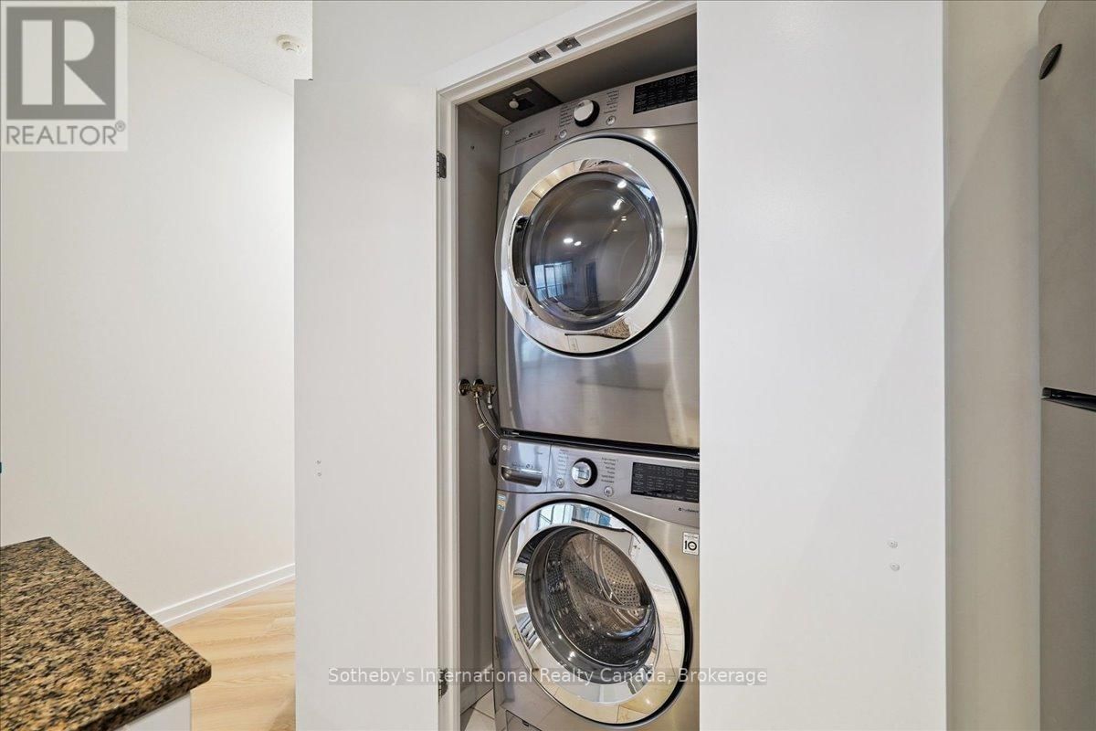 1804 - 218 QUEENS QUAY WEST Image 12