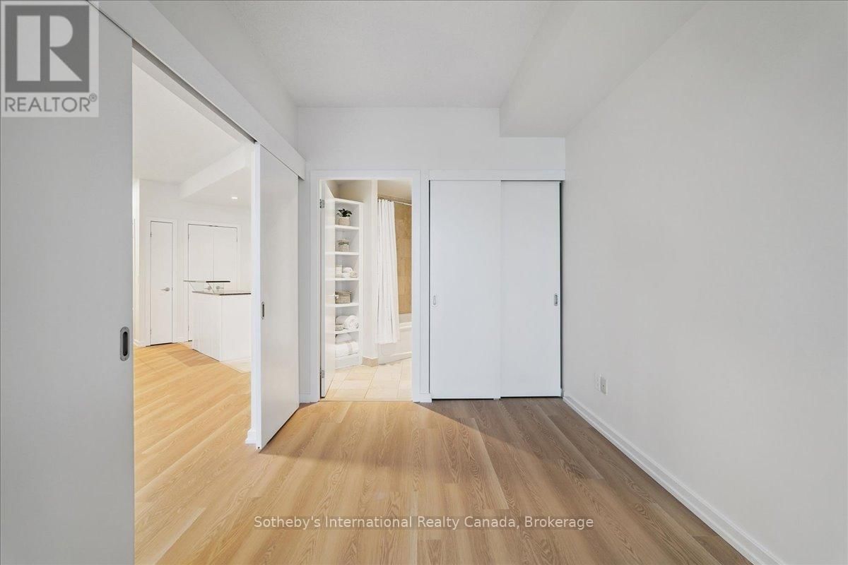 1804 - 218 QUEENS QUAY WEST Image 18