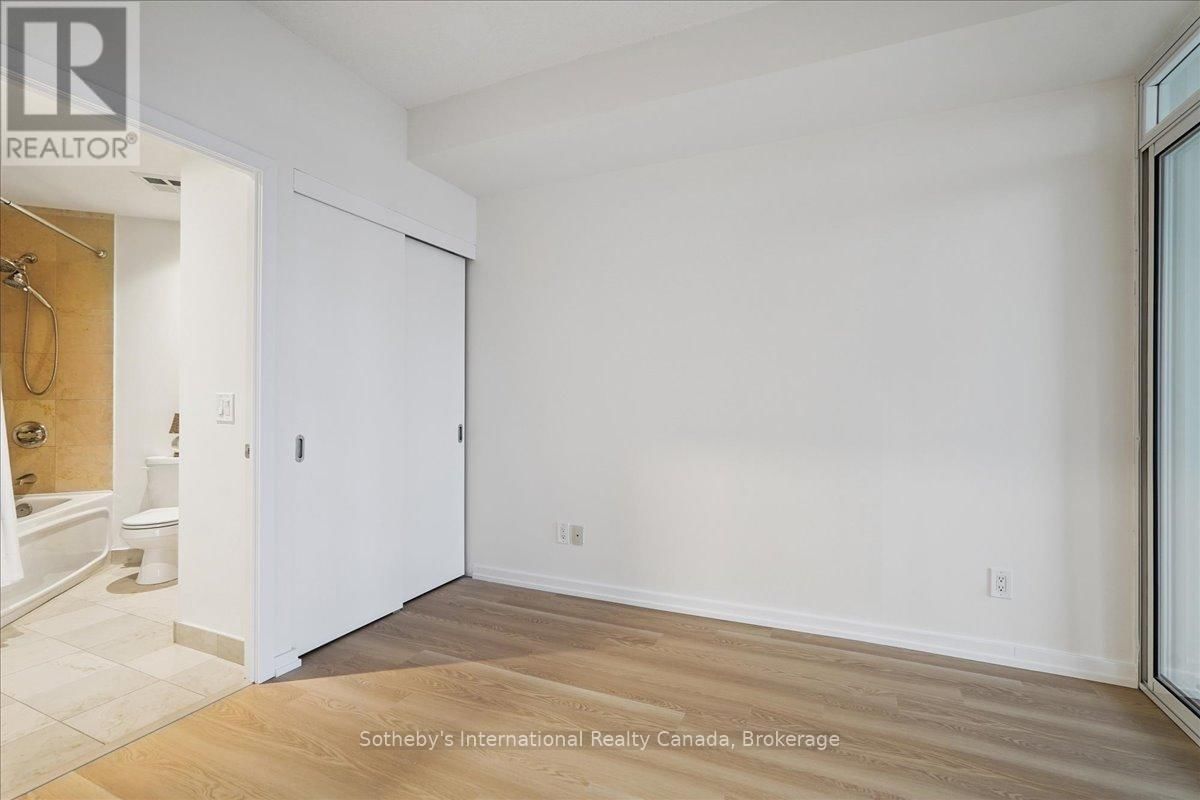 1804 - 218 QUEENS QUAY WEST Image 21