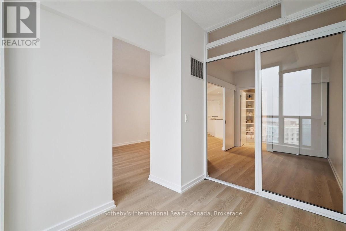 1804 - 218 QUEENS QUAY WEST Image 27