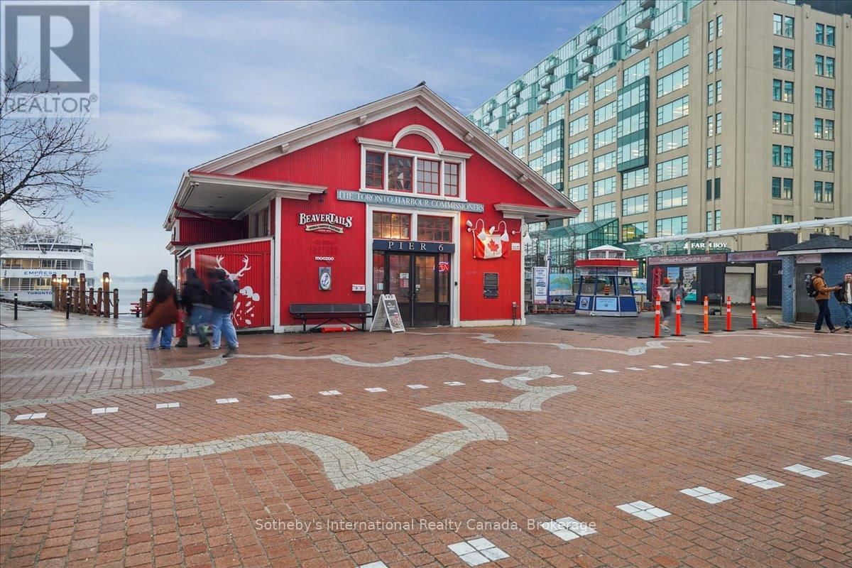 1804 - 218 QUEENS QUAY WEST Image 32