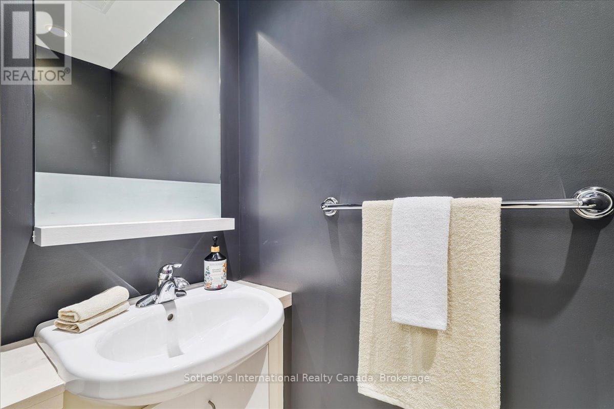 1804 - 218 QUEENS QUAY WEST Image 6