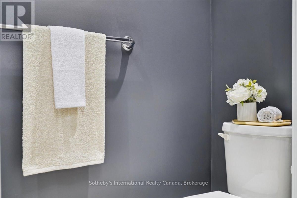 1804 - 218 QUEENS QUAY WEST Image 7