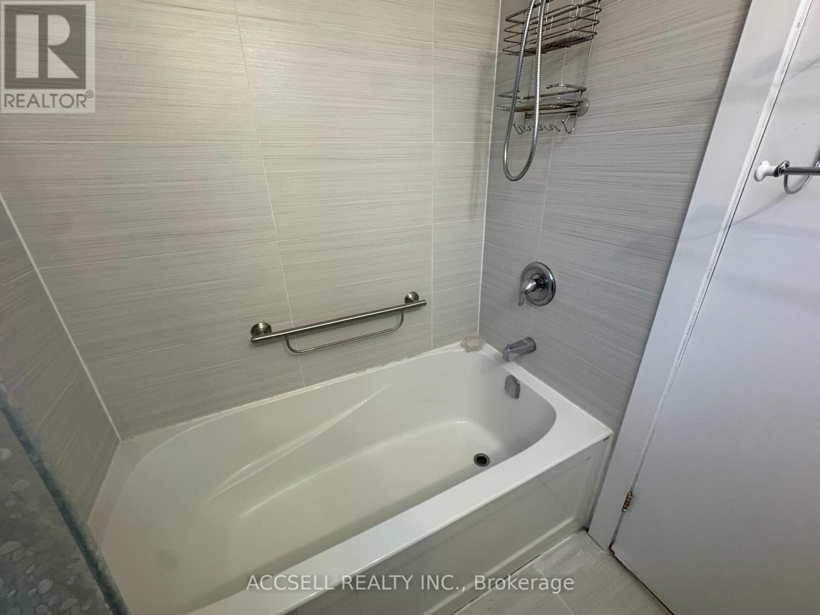 Upper - 99 KENWOOD AVENUE Image 16