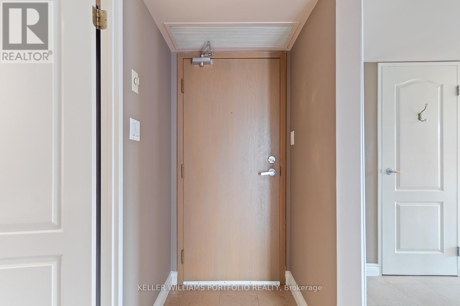 604 - 97 LAWTON BOULEVARD Image 3