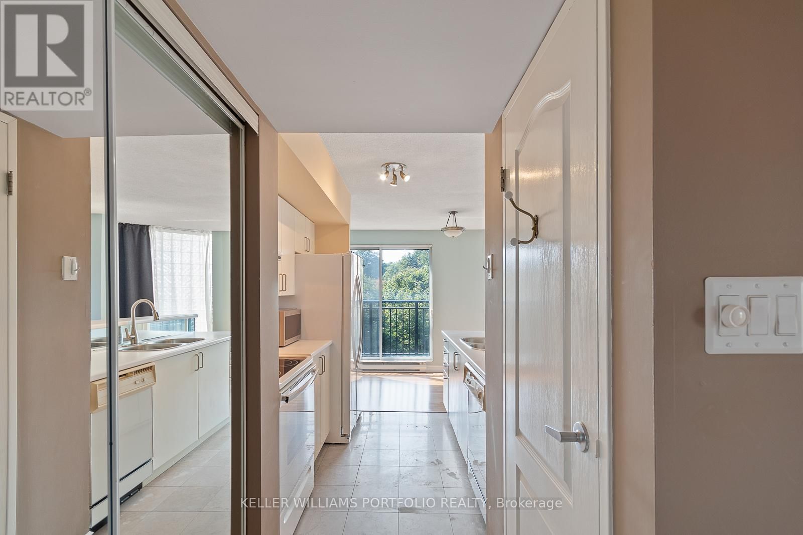 604 - 97 LAWTON BOULEVARD Image 4