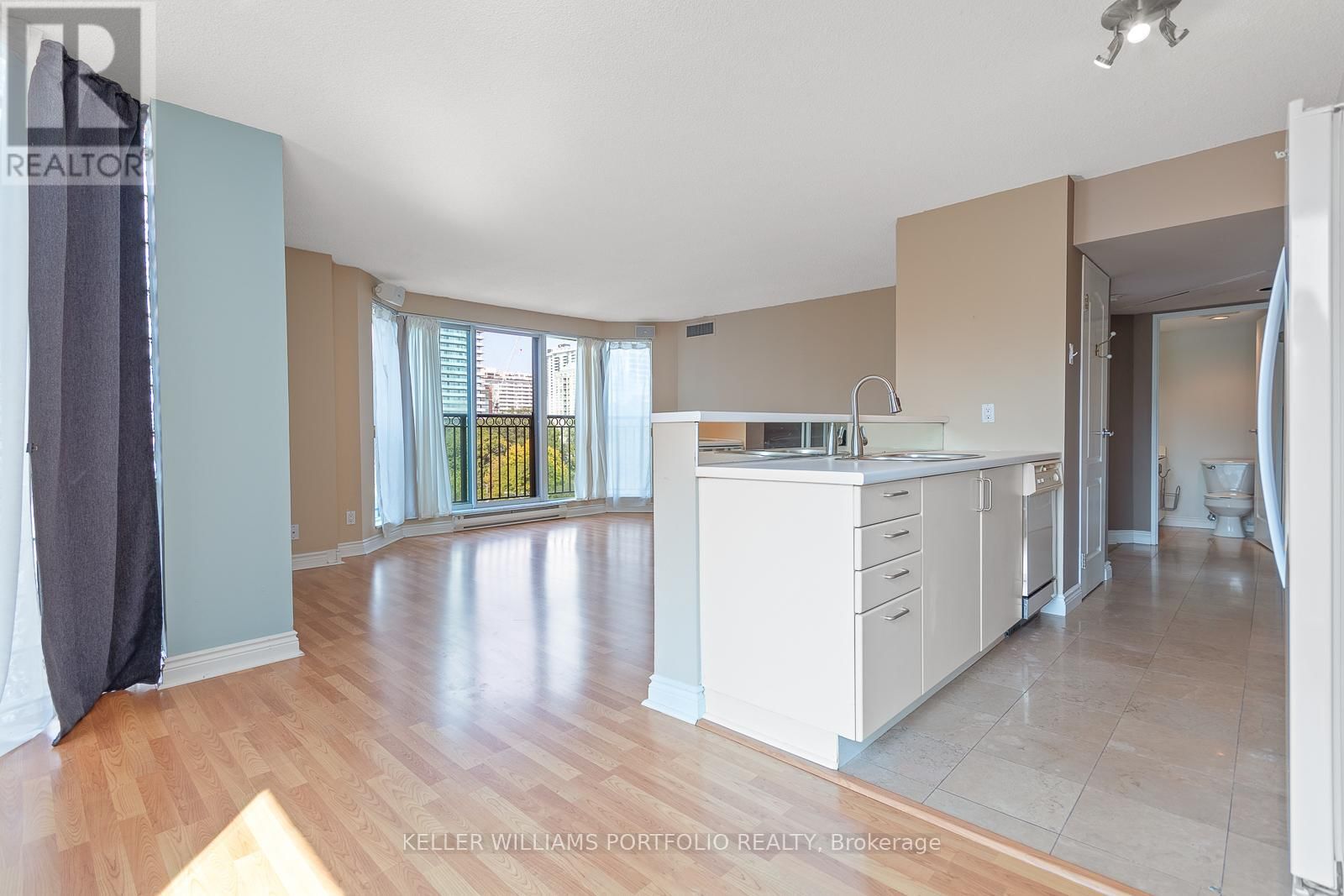 604 - 97 LAWTON BOULEVARD Image 9