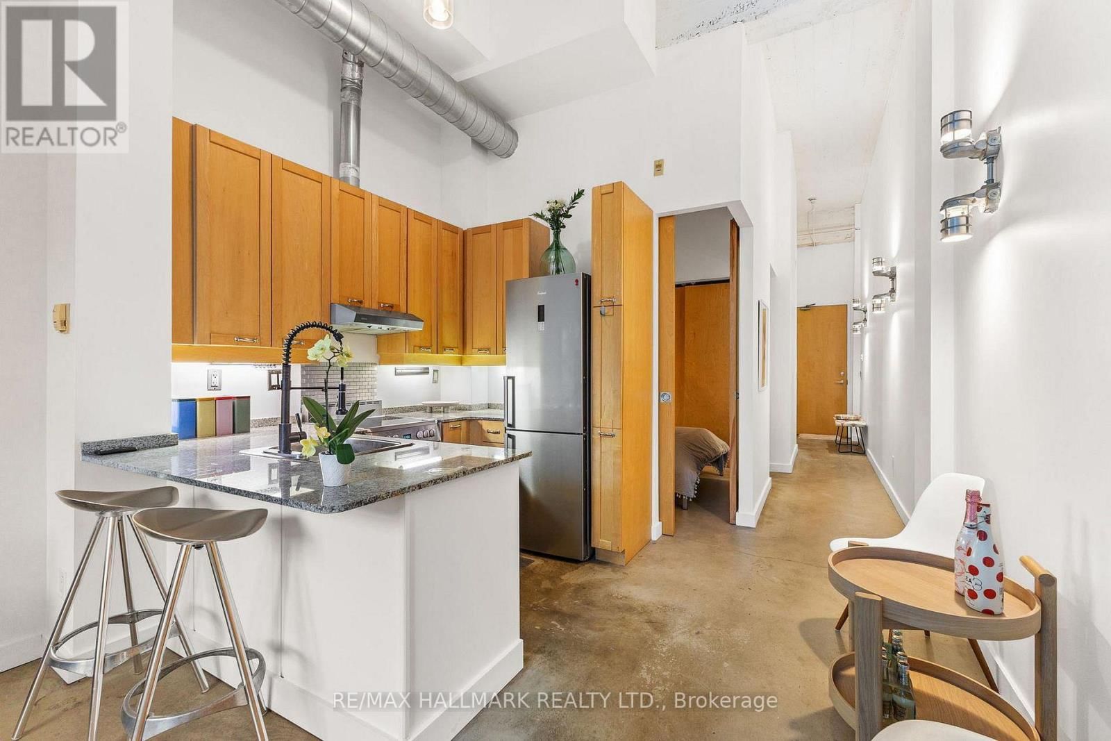 404 - 135 DALHOUSIE STREET Image 6