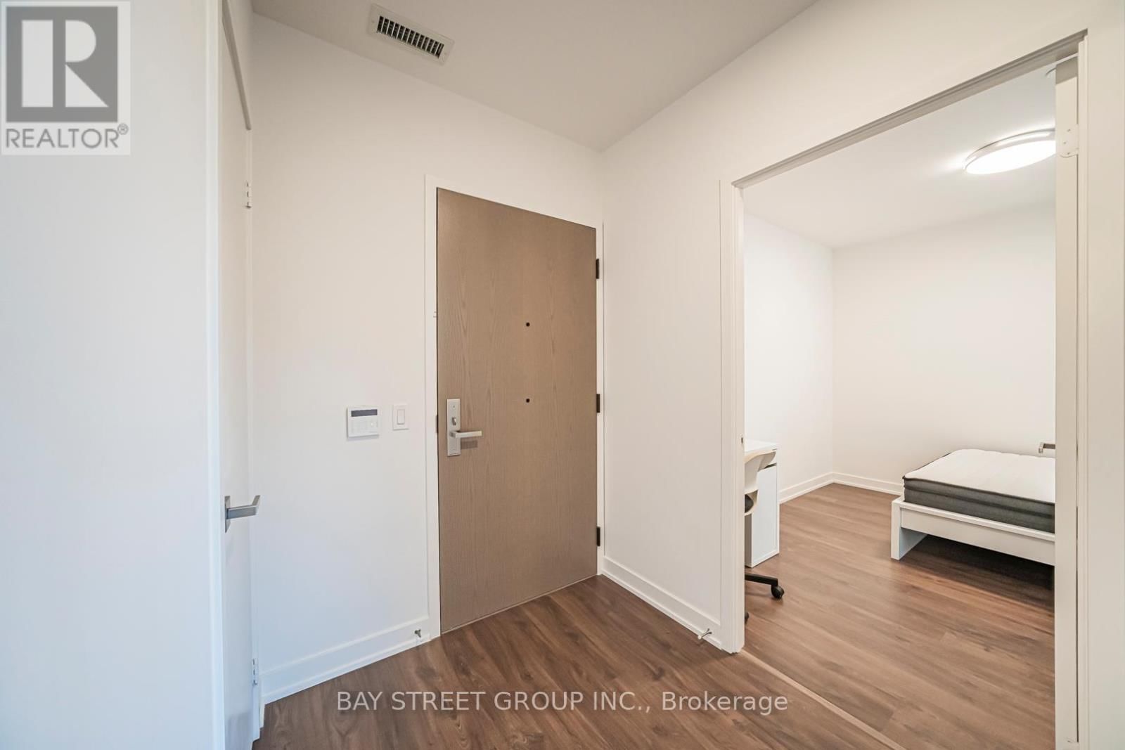 1024 - 30 TIPPETT ROAD Image 14