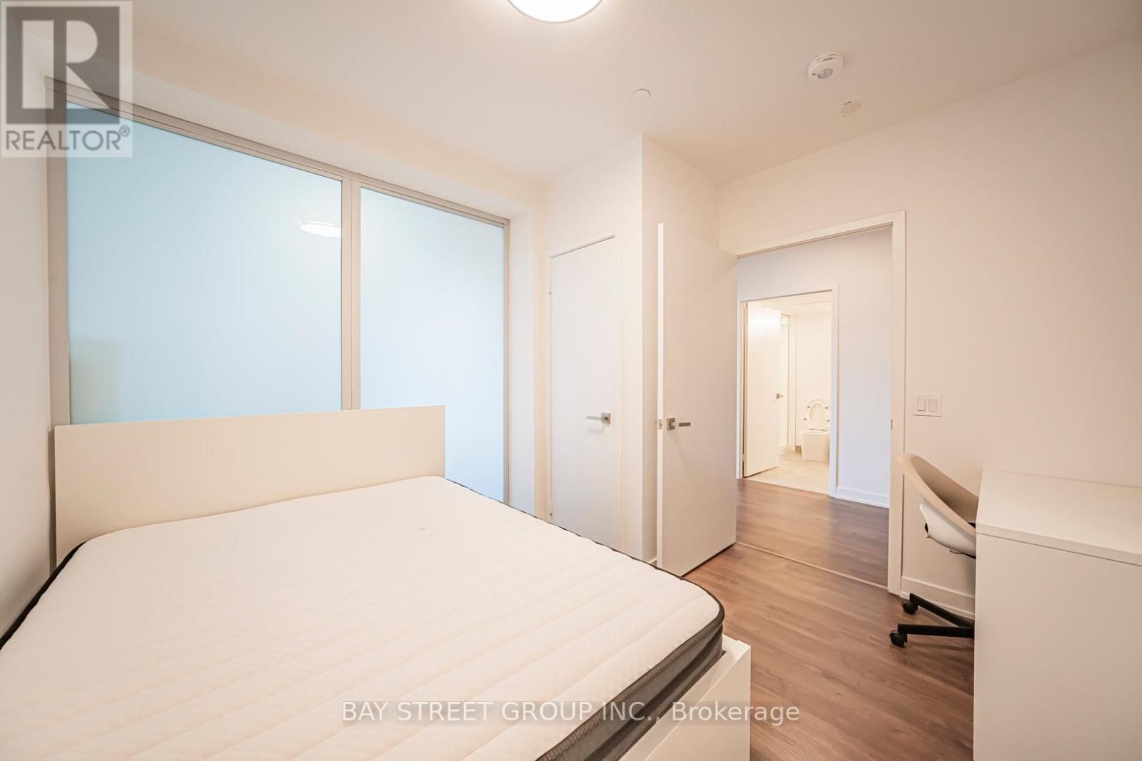 1024 - 30 TIPPETT ROAD Image 16