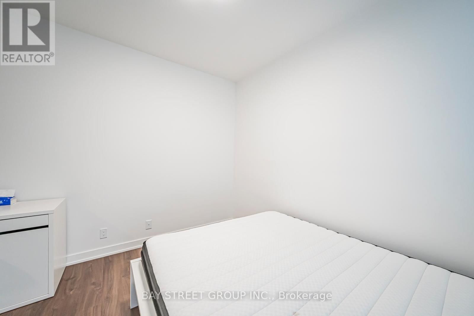 1024 - 30 TIPPETT ROAD Image 17