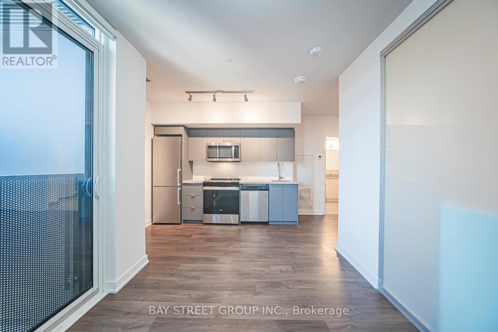 1024 - 30 TIPPETT ROAD Image 21