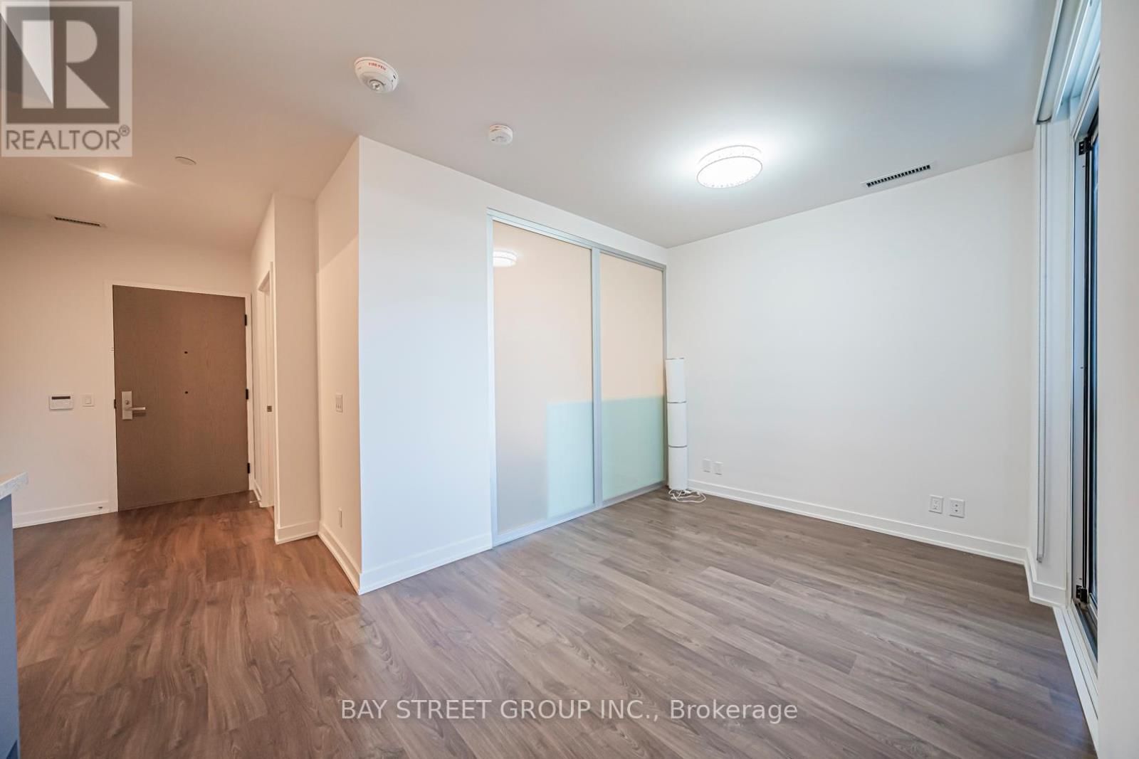 1024 - 30 TIPPETT ROAD Image 23