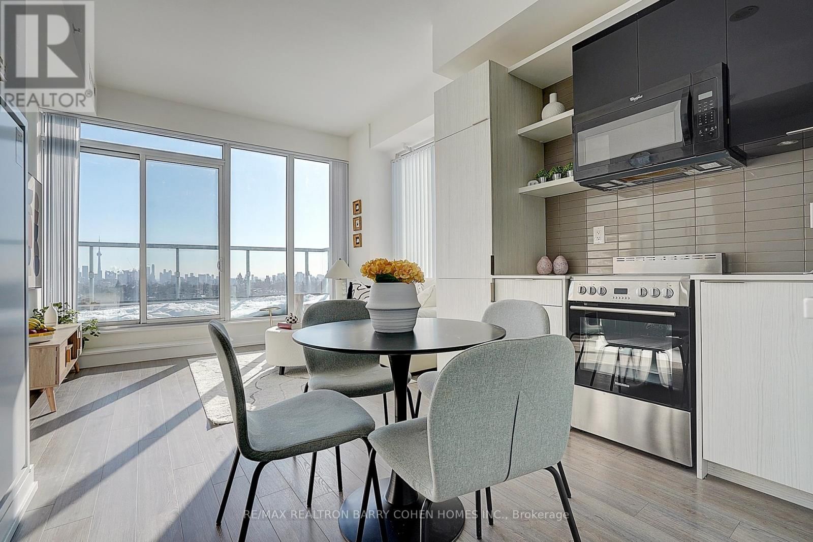 806 - 6 PARKWOOD AVENUE Image 12