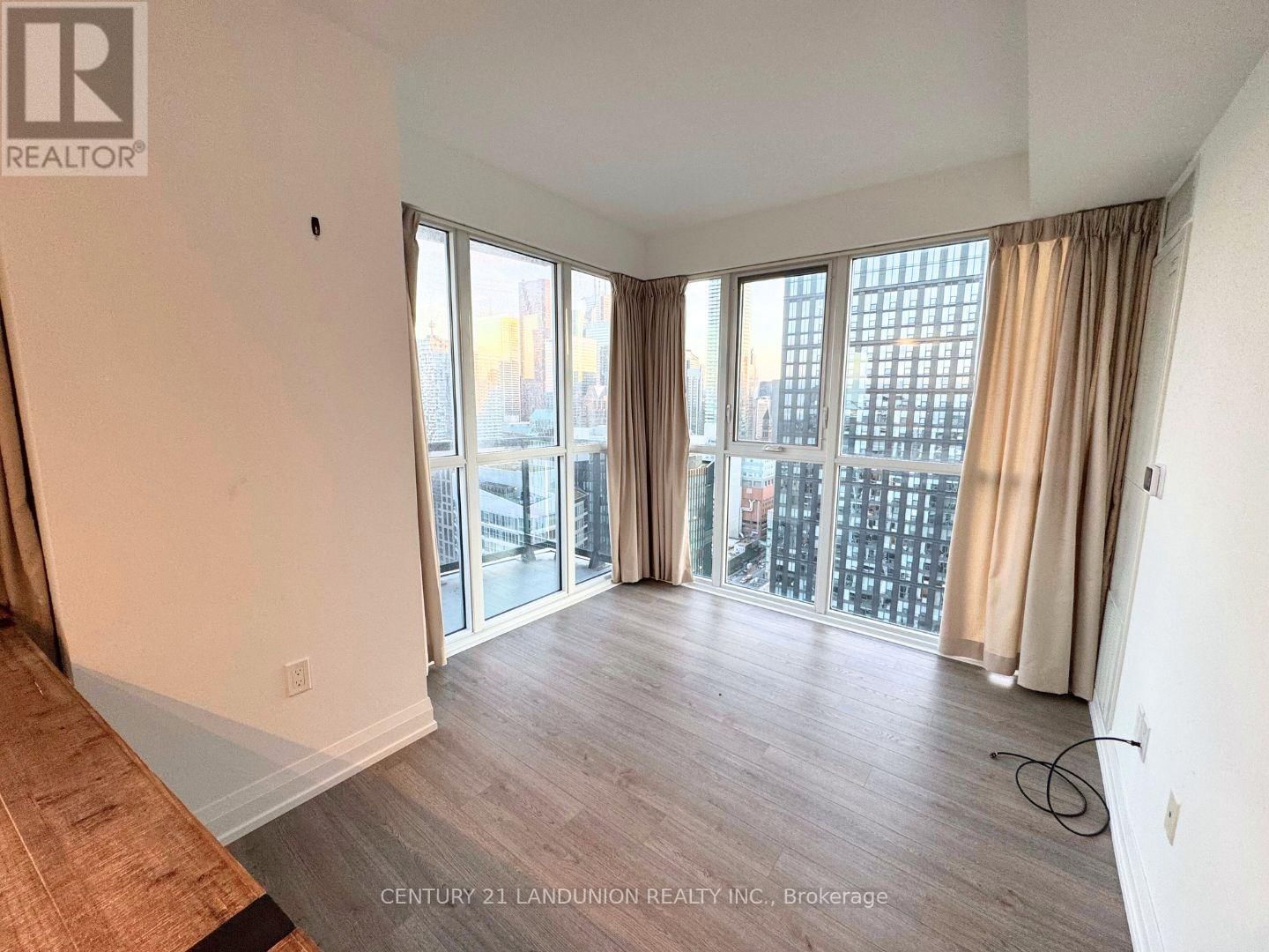 3504 - 77 MUTUAL STREET Image 5