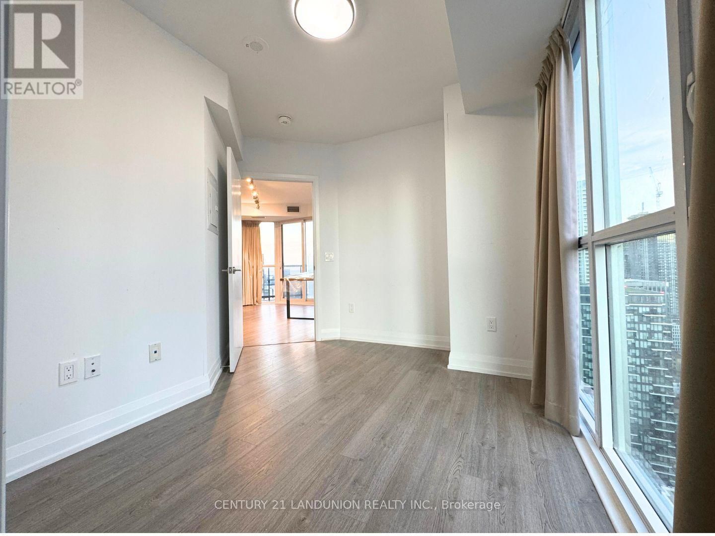 3504 - 77 MUTUAL STREET Image 9