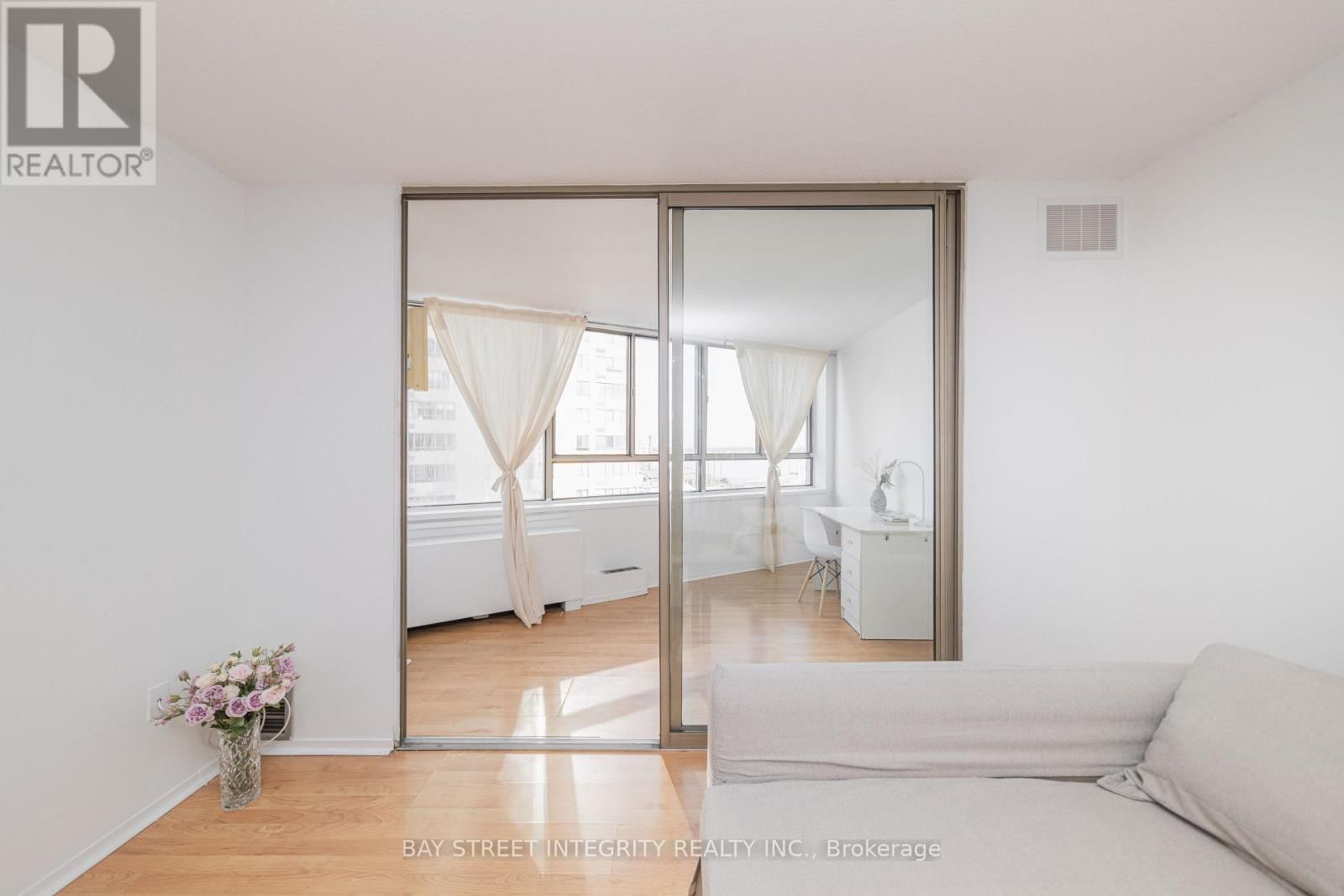 1107 - 270 QUEENS QUAY WEST Image 17