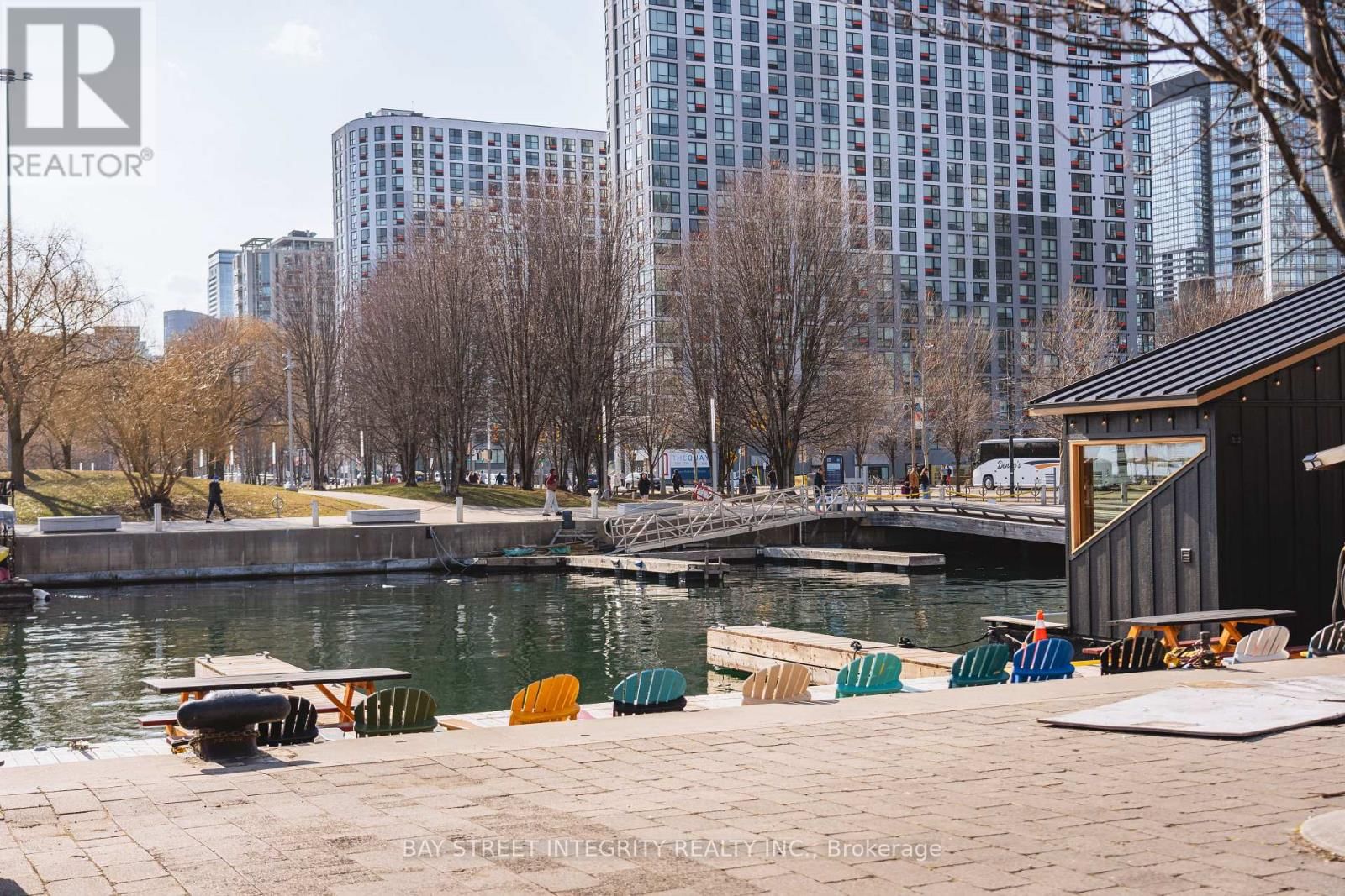 1107 - 270 QUEENS QUAY WEST Image 24