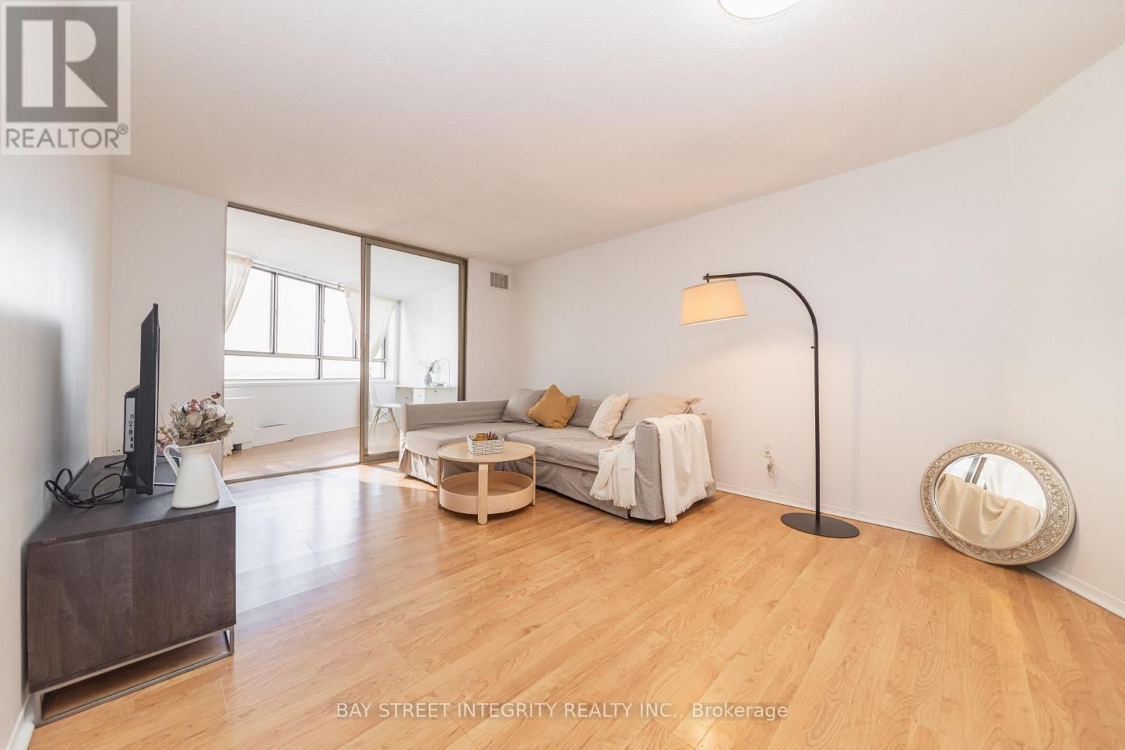 1107 - 270 QUEENS QUAY WEST Image 4