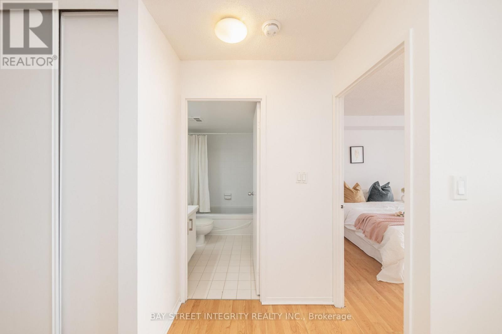 1107 - 270 QUEENS QUAY WEST Image 5