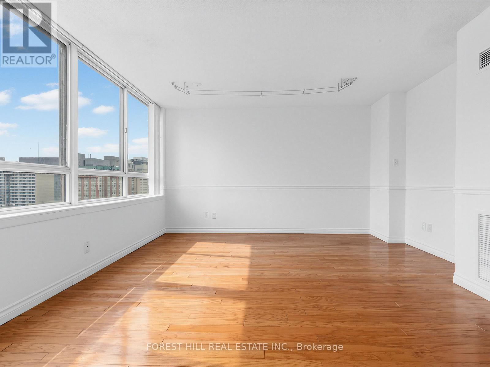 2313 - 633 BAY STREET Image 31