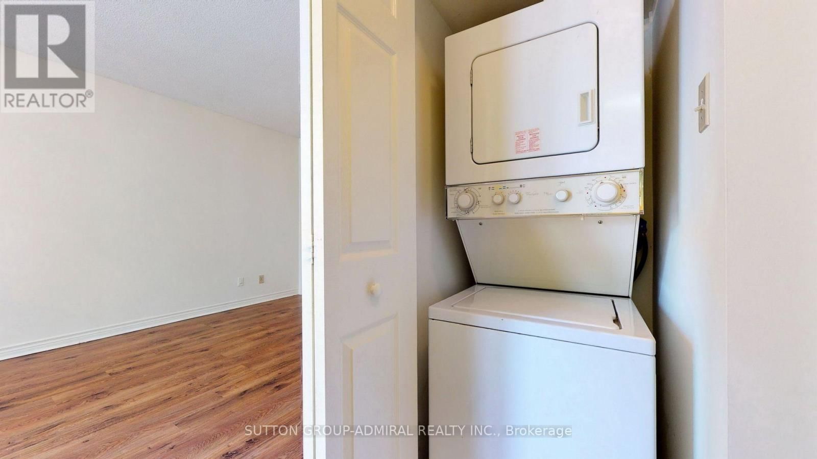 2507 - 736 BAY STREET Image 14