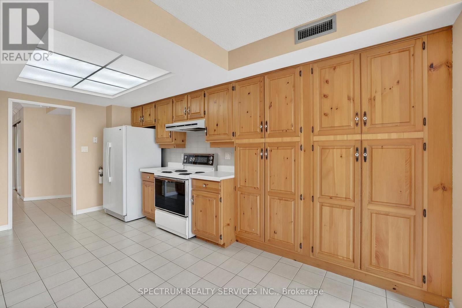 302 - 85 SKYMARK DRIVE Image 11