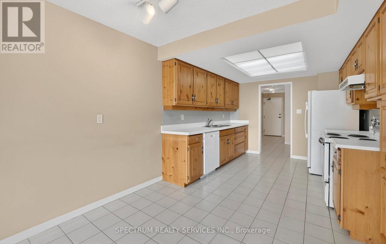 302 - 85 SKYMARK DRIVE Image 14