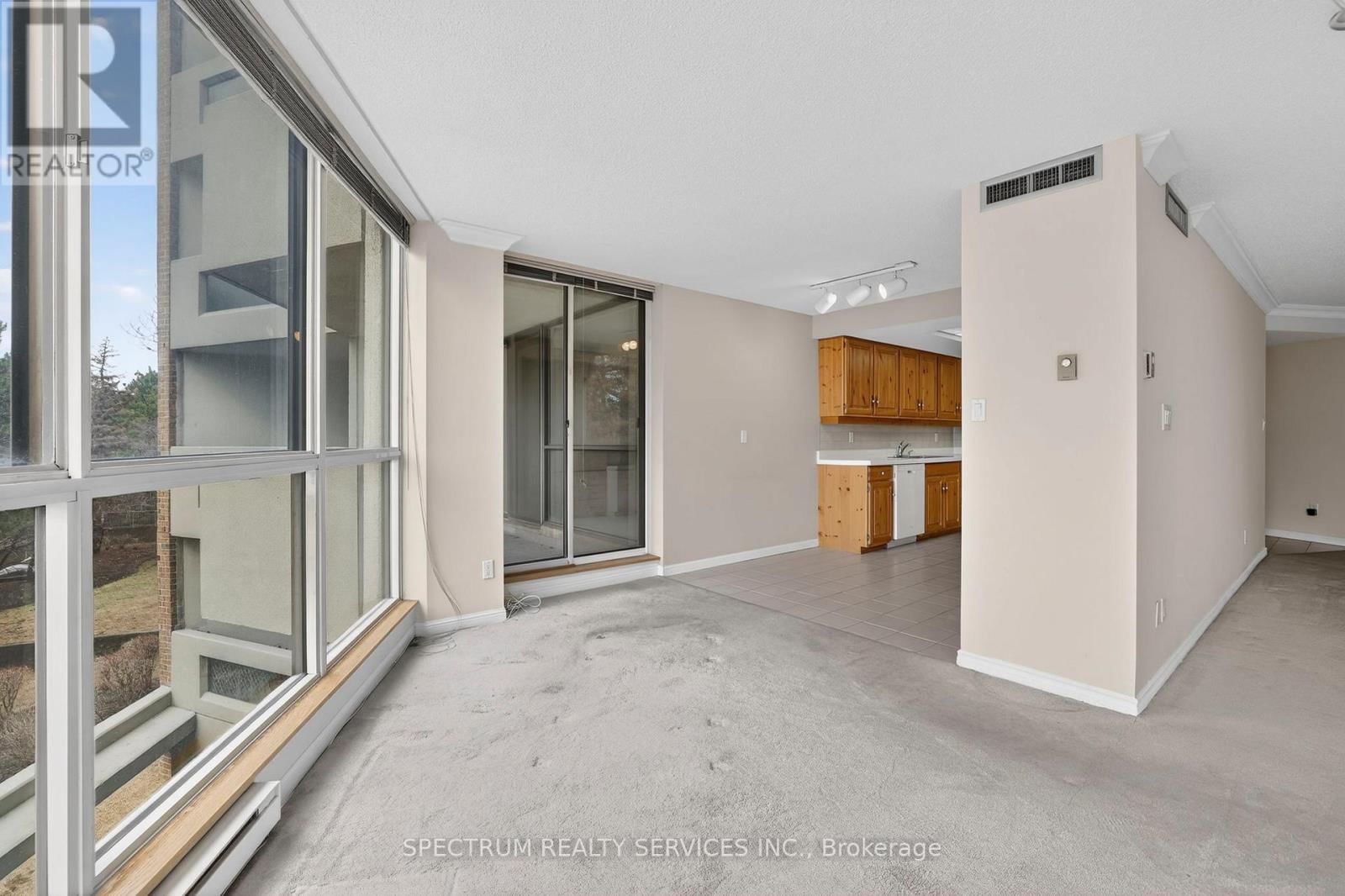 302 - 85 SKYMARK DRIVE Image 17