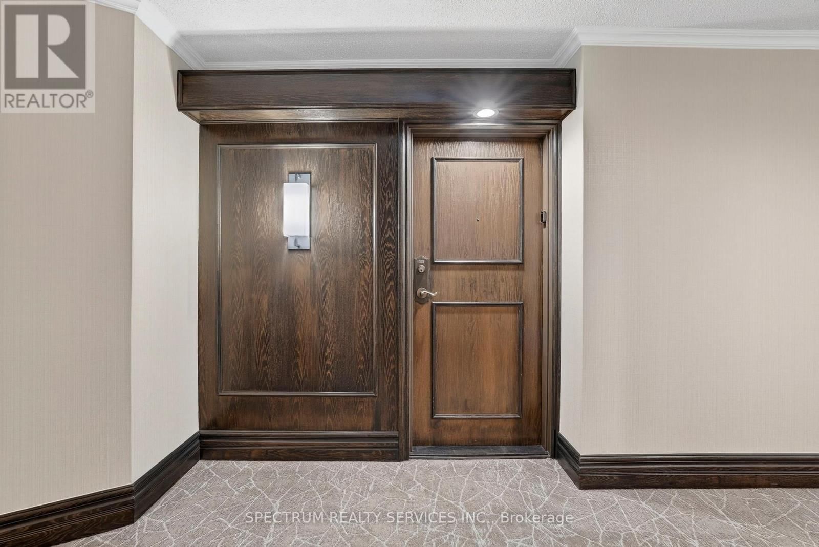 302 - 85 SKYMARK DRIVE Image 3