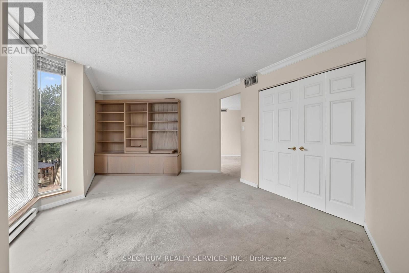 302 - 85 SKYMARK DRIVE Image 31