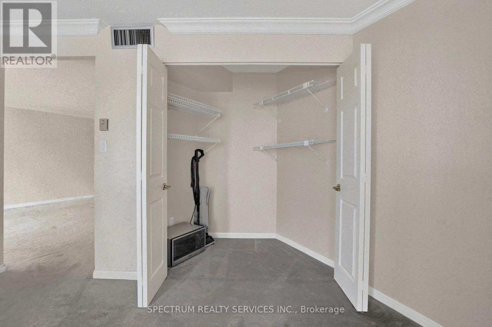 302 - 85 SKYMARK DRIVE Image 32