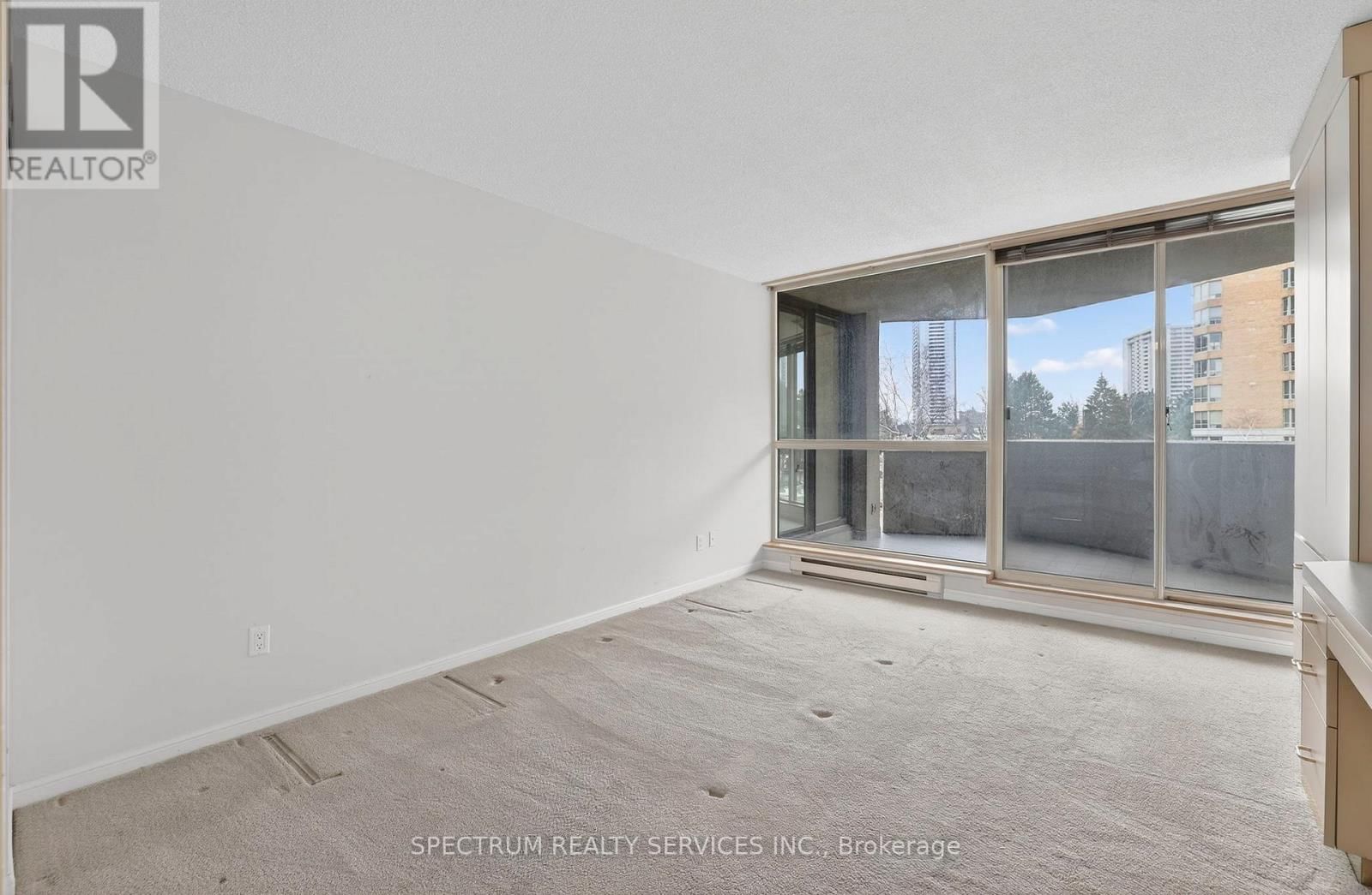 302 - 85 SKYMARK DRIVE Image 34