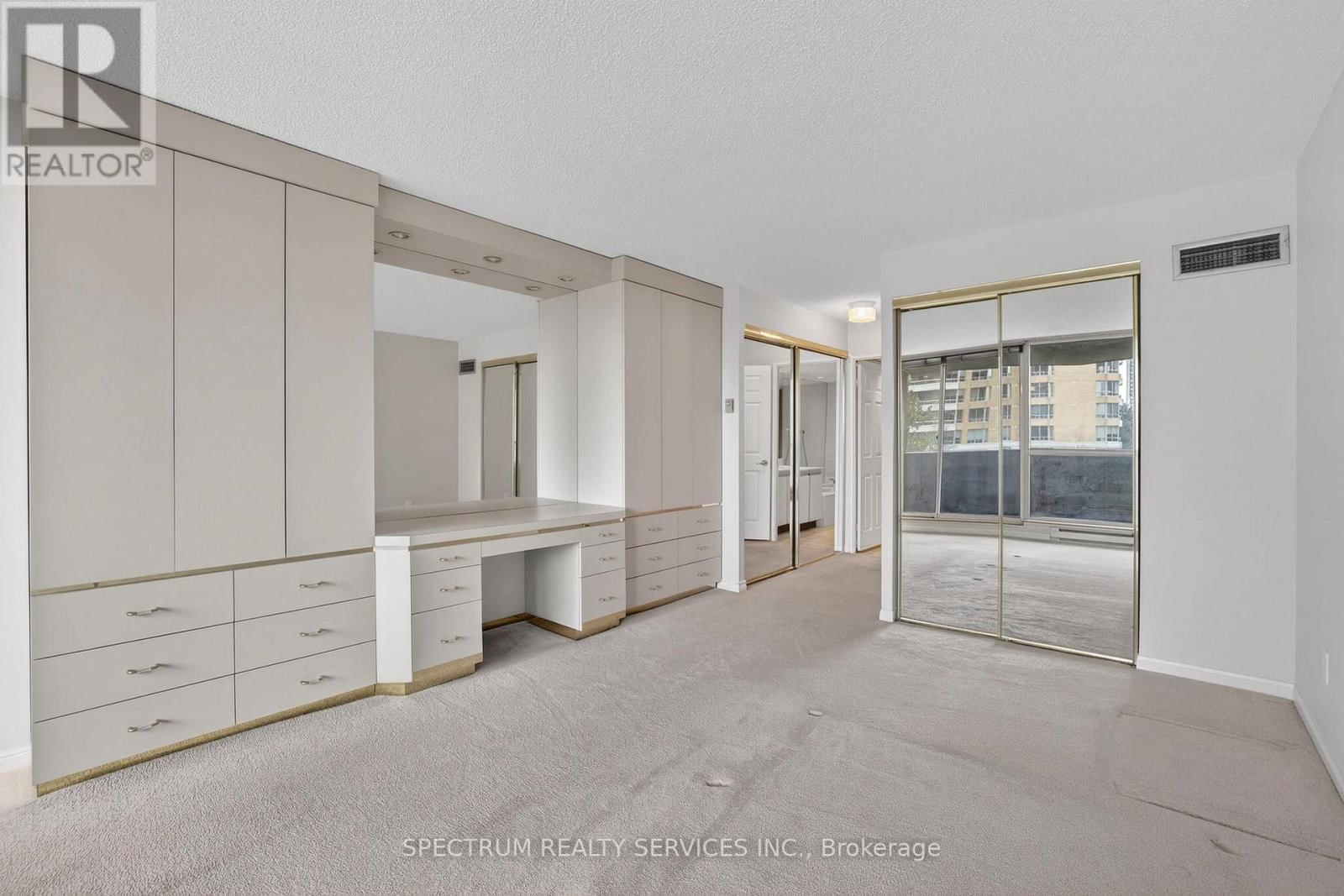 302 - 85 SKYMARK DRIVE Image 36