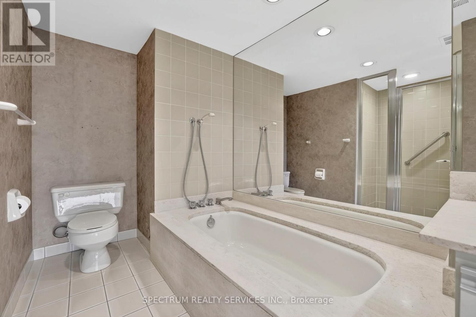 302 - 85 SKYMARK DRIVE Image 38