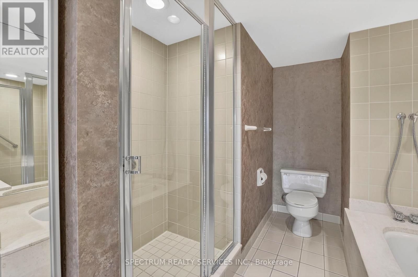 302 - 85 SKYMARK DRIVE Image 39