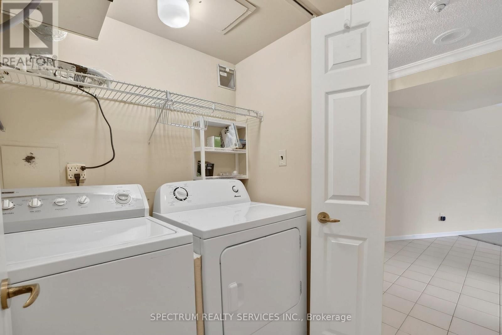 302 - 85 SKYMARK DRIVE Image 40