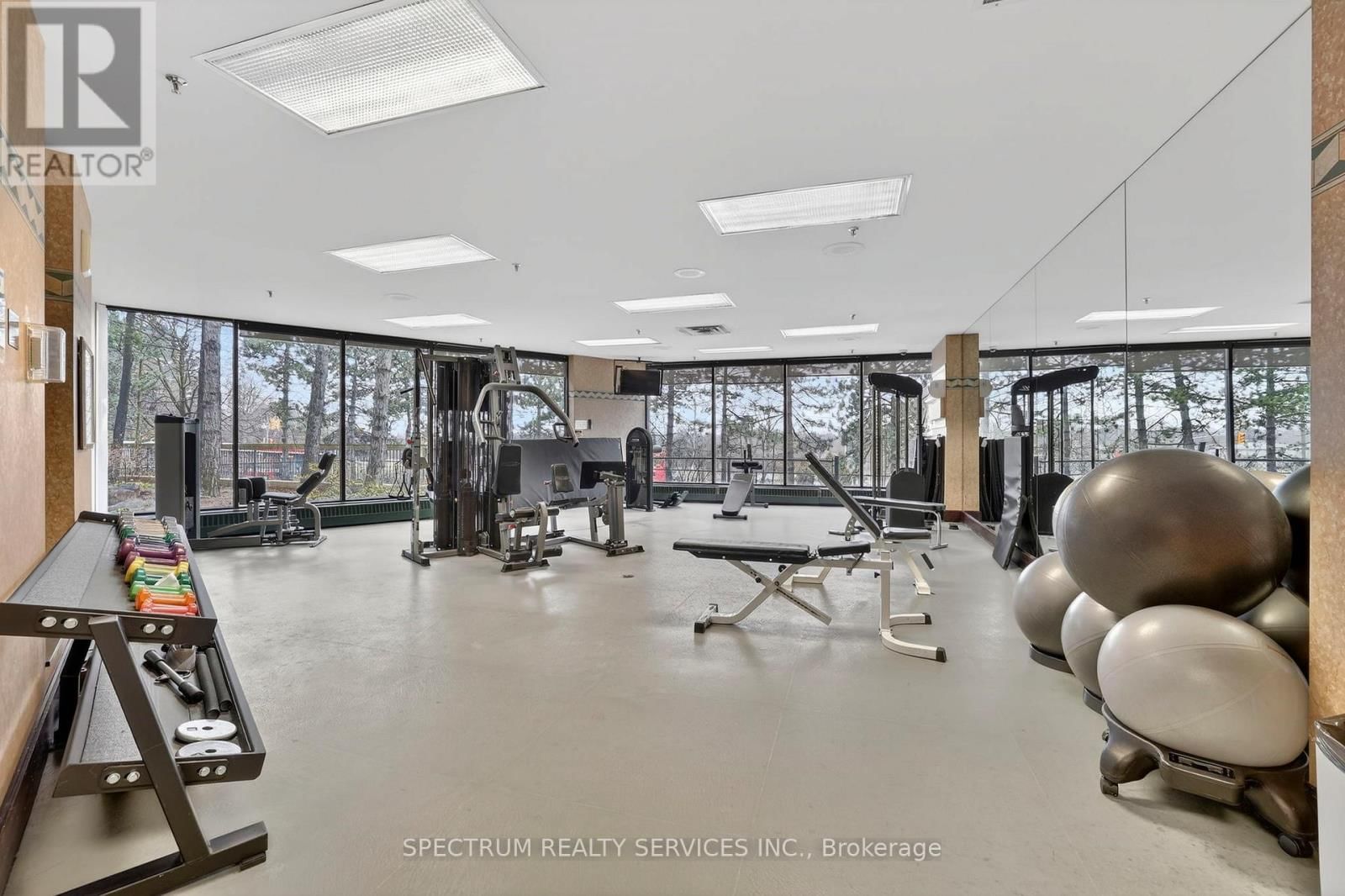 302 - 85 SKYMARK DRIVE Image 44