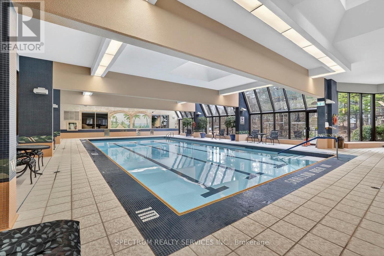 302 - 85 SKYMARK DRIVE Image 45