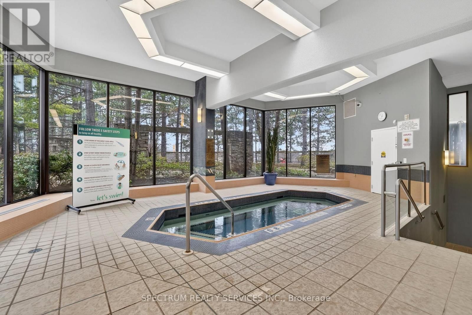 302 - 85 SKYMARK DRIVE Image 46